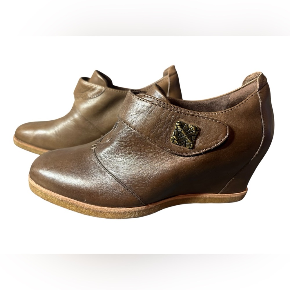 Earth Zanza Bark Brown Leather Wedge Ankle Booties Size 9.5 B Hook & Loop. Bin8 - Picture 2 of 11